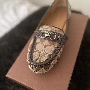 Women’s Coach shoe. 7.5. Fairly new. Comes with original box.